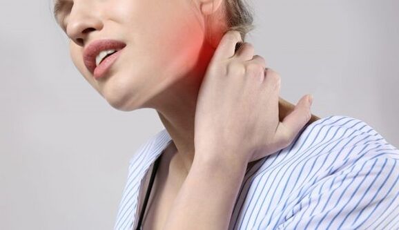 Servikal omurganın osteokondrozu ile boyun ve omuz bölgesinde ağrı oluşur. 